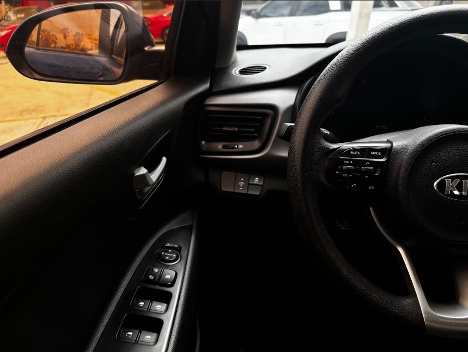 KIA Rio Tablero 13